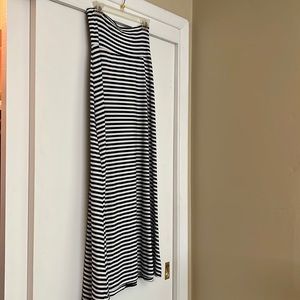 Super cute long Maxi Skirt Size Large